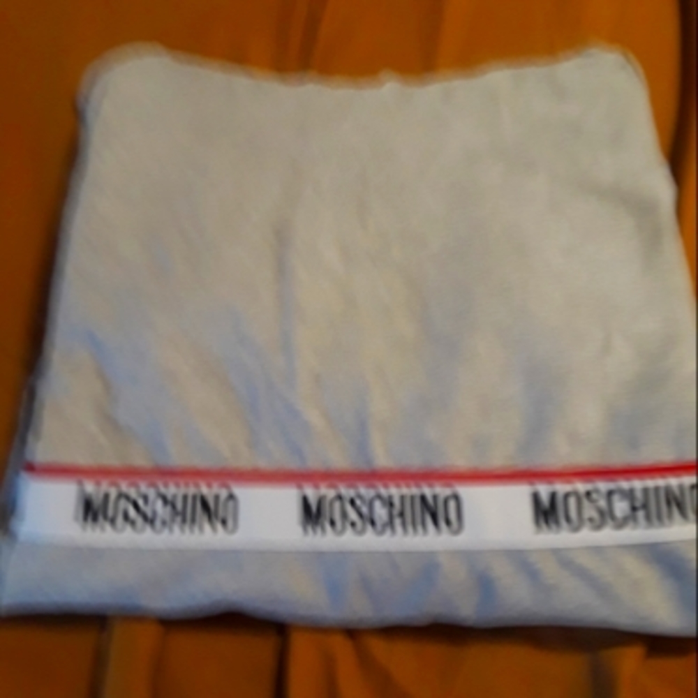 hoodie size says s but looks like a m